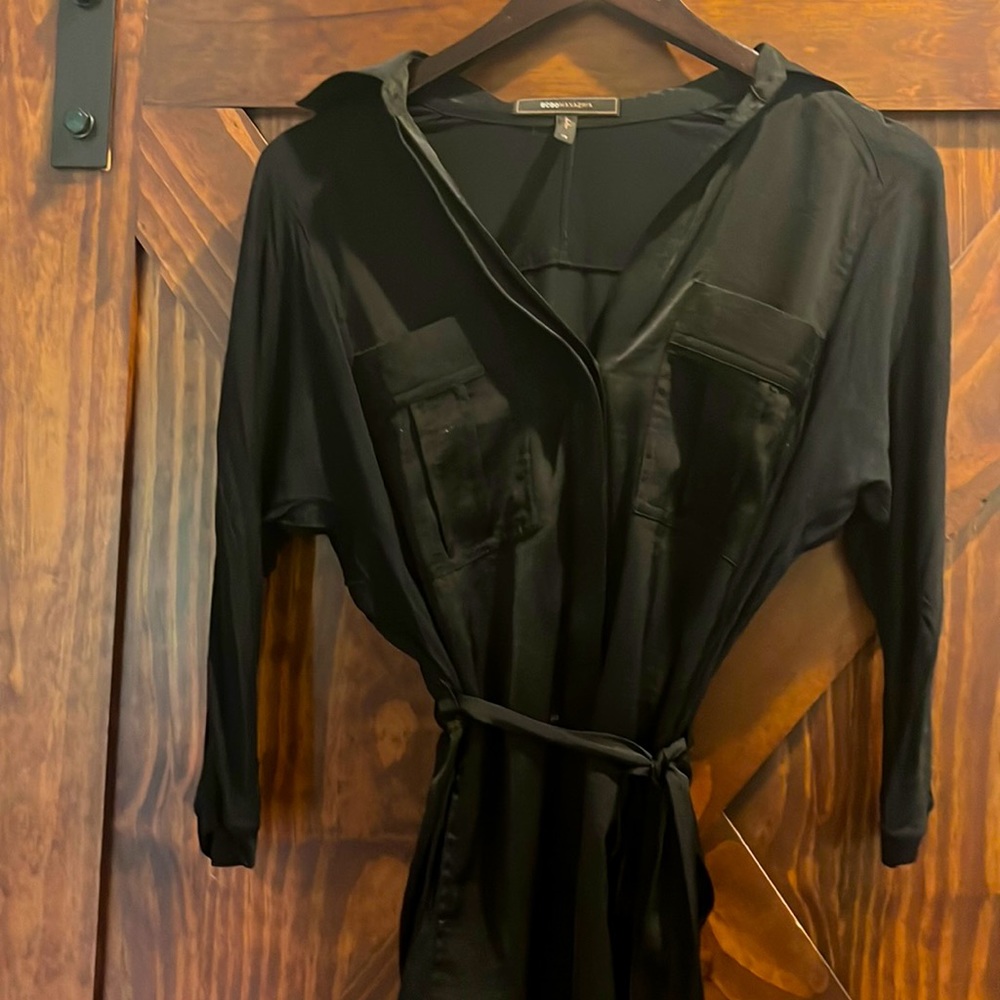 LIKE NEW BCBG BLACK BUTTON UP SHIRT